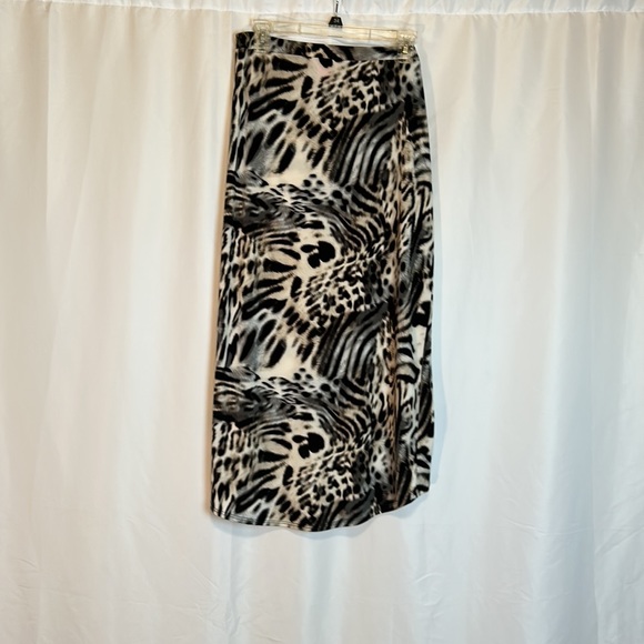 Long animal, print skirt bye Sunny Leigh size large. - Picture 3 of 6